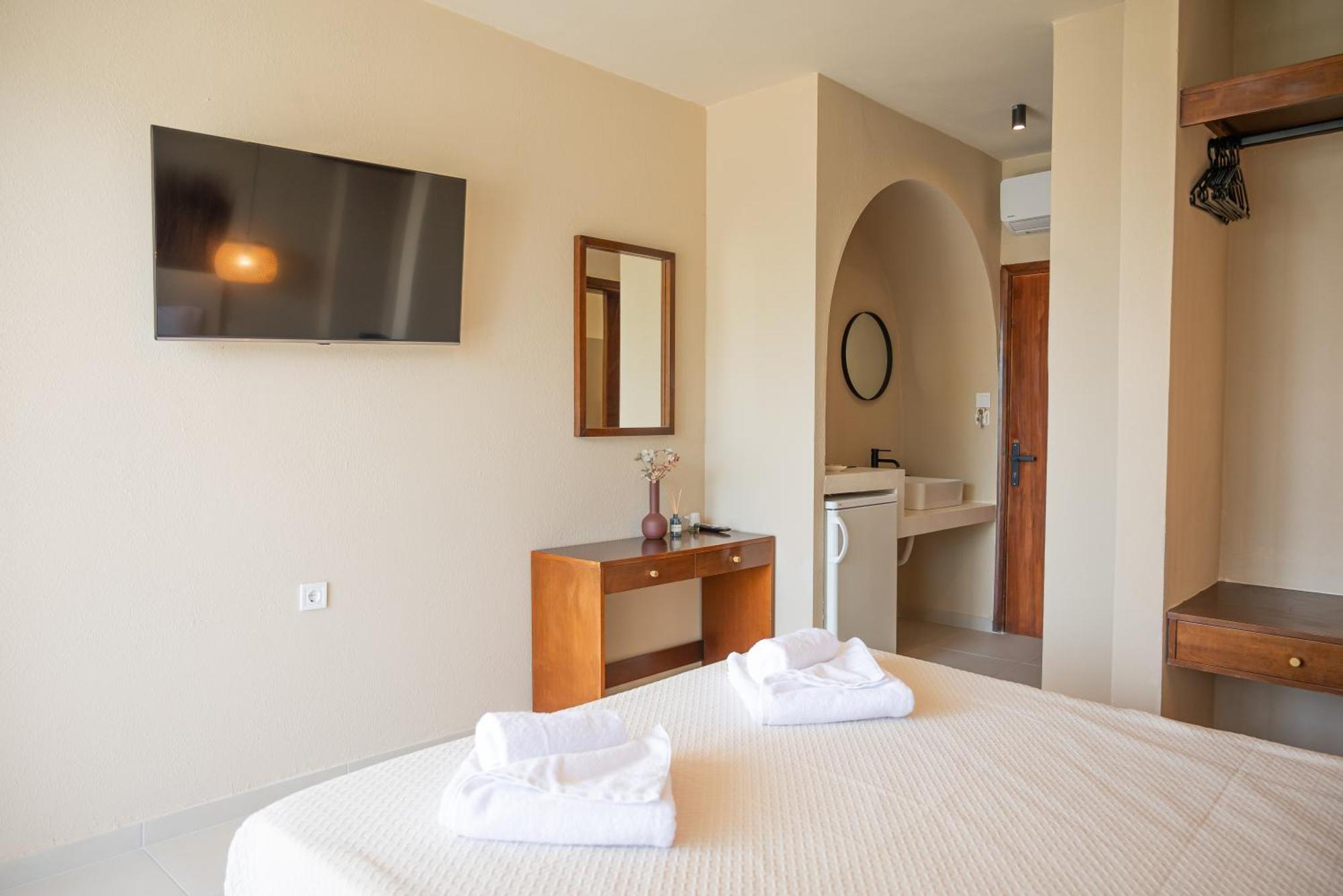 Atma Beach Rooms & Suites Фалираки Экстерьер фото