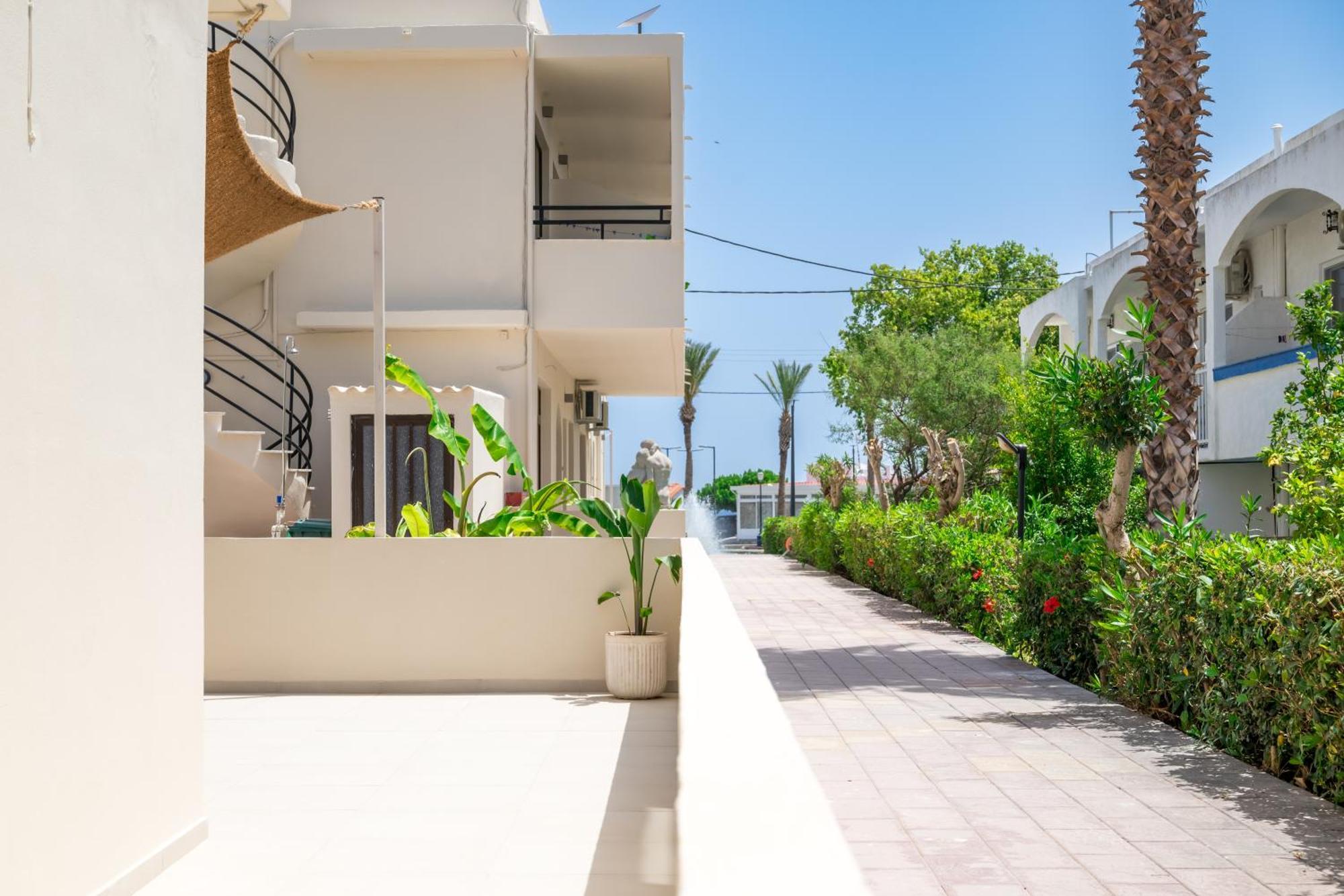Atma Beach Rooms & Suites Фалираки Экстерьер фото