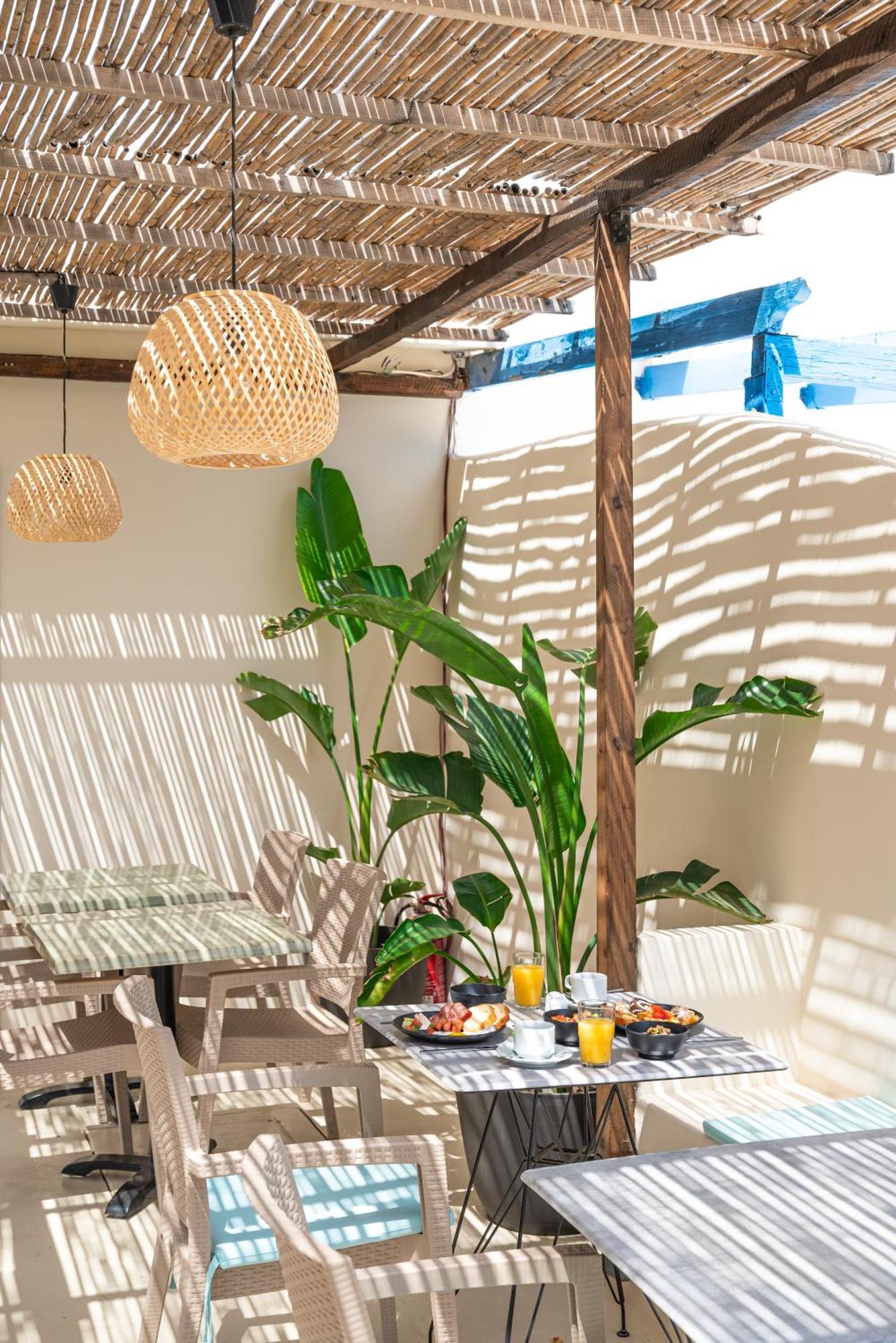 Atma Beach Rooms & Suites Фалираки Экстерьер фото